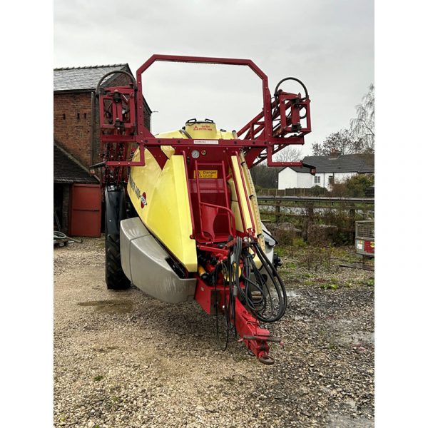 USED Hardi Commander 4400 Sprayer - Image 2